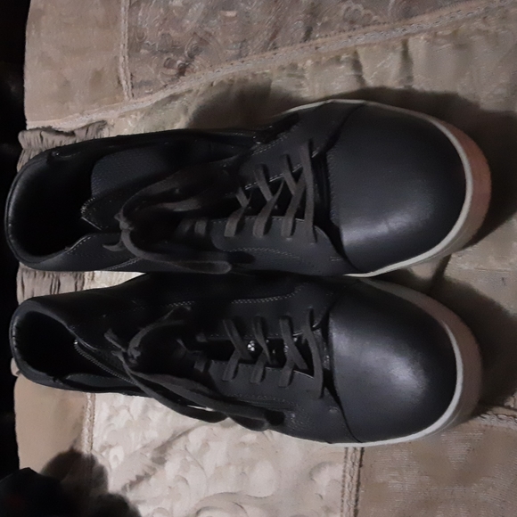 Shoes - Picture 1 of 3